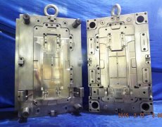 <b>Injection mold</b>